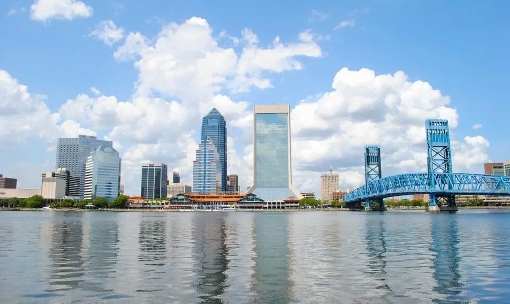 Panoramic view of Jacksonville, Florida skyline featuring the St. Johns River and downtown landmarks